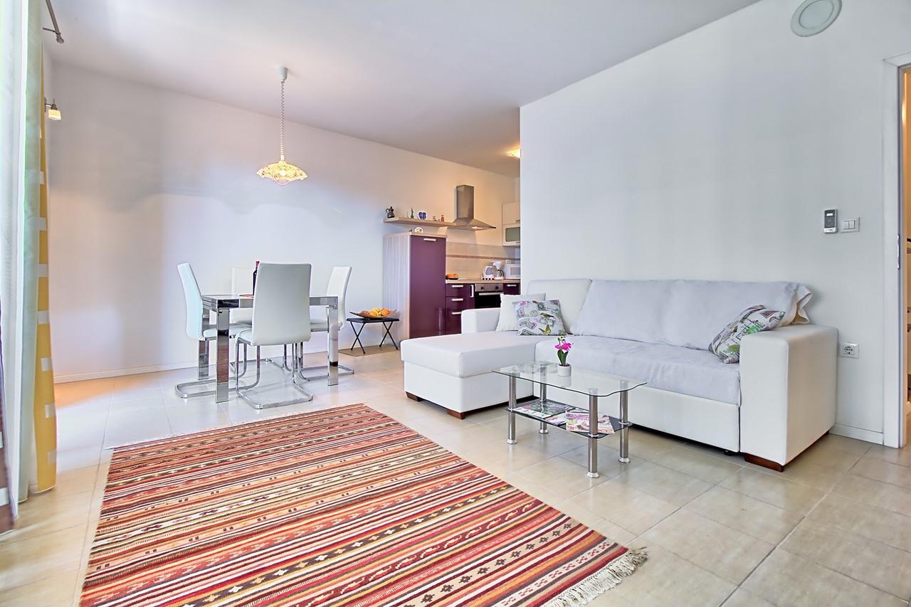 Summertime House With Apartment Umag Kültér fotó